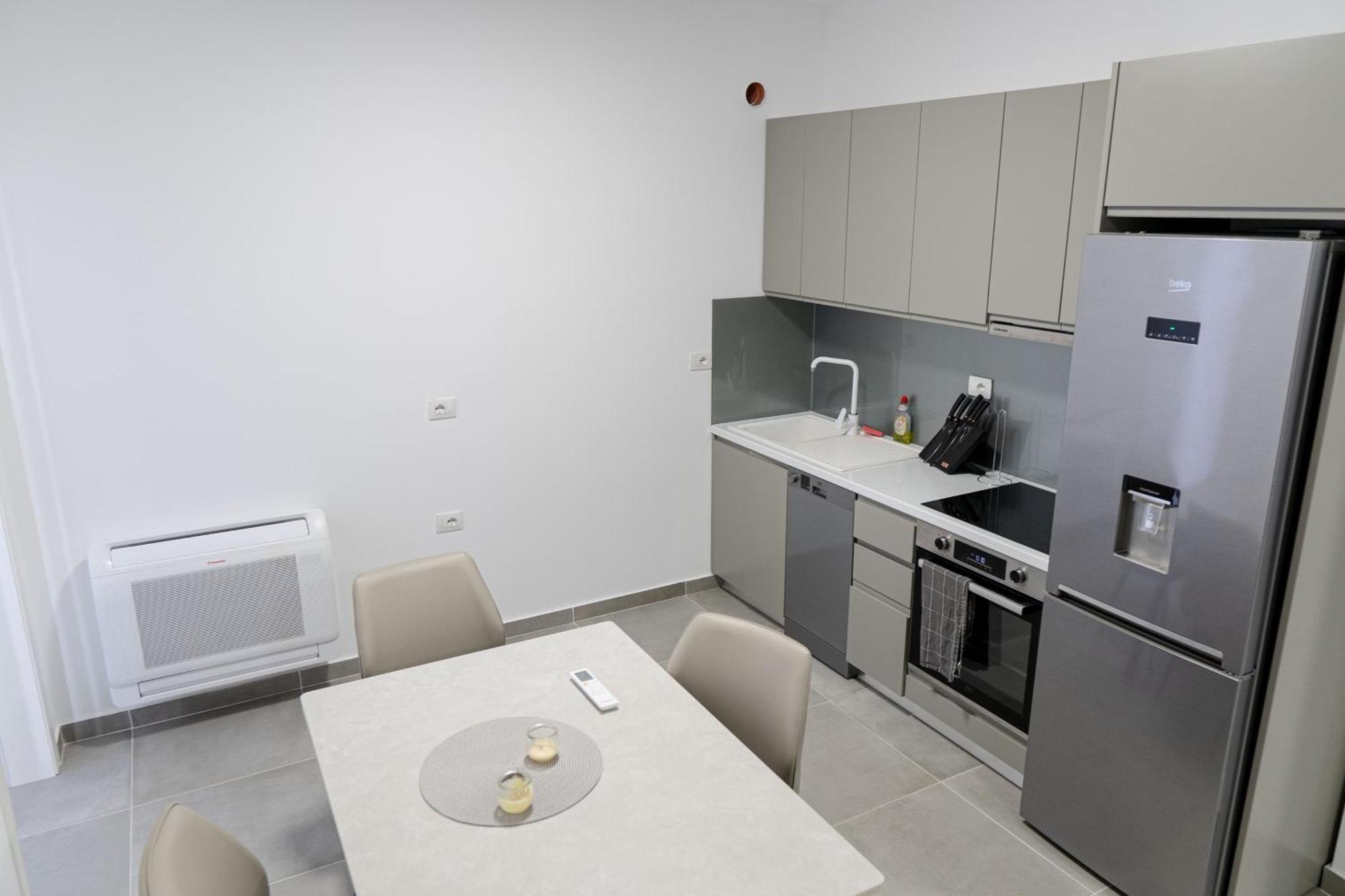 Crystal Radhime Apartment *
